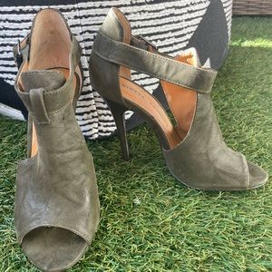 Chinese Laundry Heel